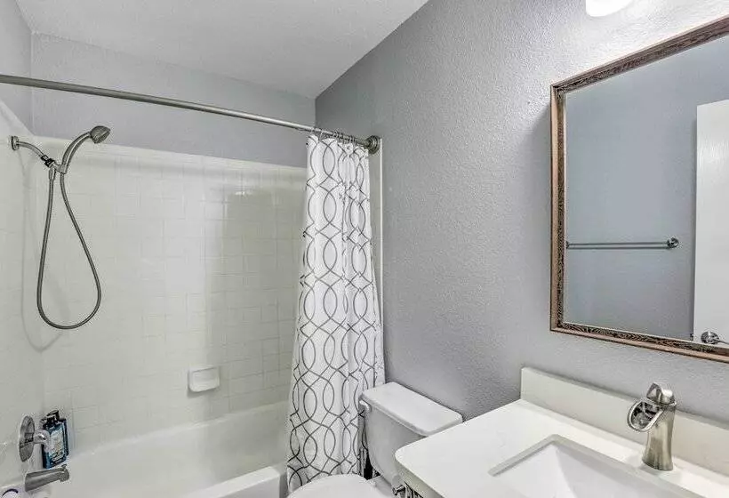 Spacious + Sunny Austin Home ~ 12 Mi To Dtwn!