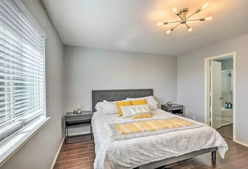 Spacious + Sunny Austin Home ~ 12 Mi To Dtwn!