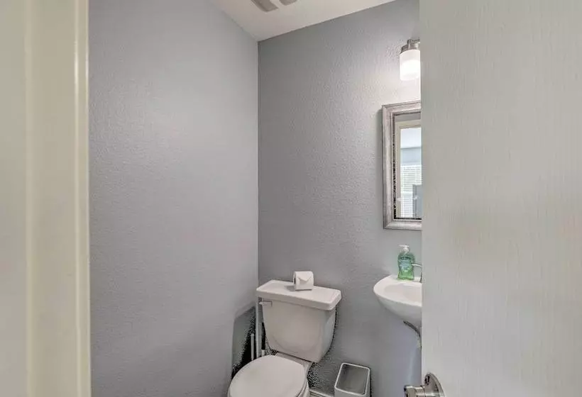 Spacious + Sunny Austin Home ~ 12 Mi To Dtwn!