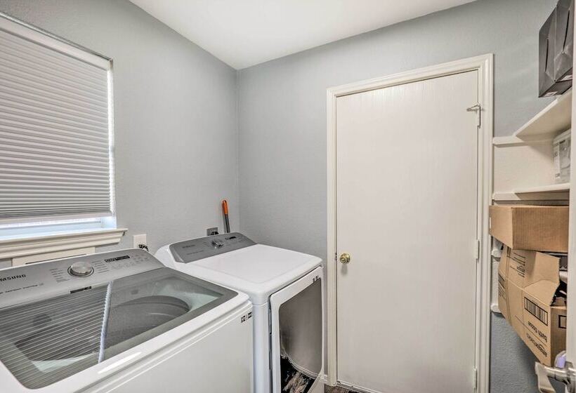 Spacious + Sunny Austin Home ~ 12 Mi To Dtwn!