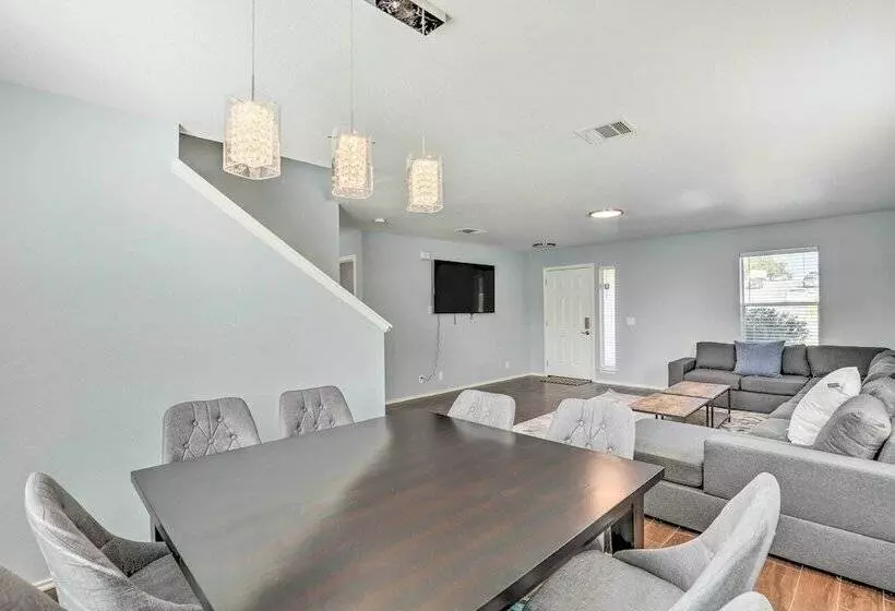 Spacious + Sunny Austin Home ~ 12 Mi To Dtwn!