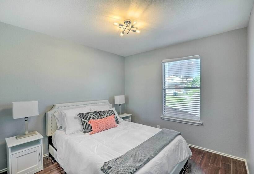 Spacious + Sunny Austin Home ~ 12 Mi To Dtwn!