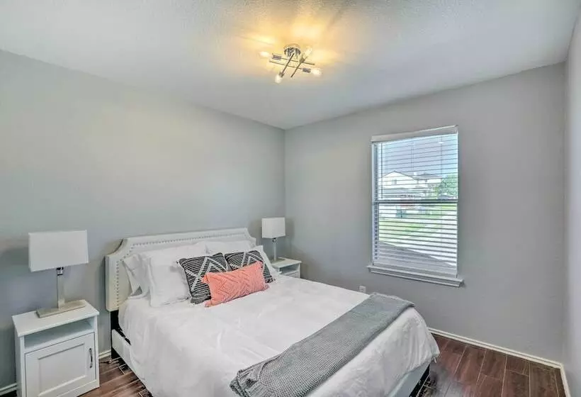 Spacious + Sunny Austin Home ~ 12 Mi To Dtwn!