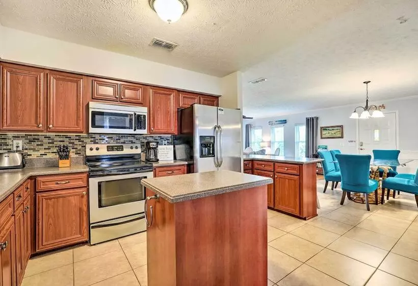 St Augustine Island Home W/ Patio, Walk To Beach!