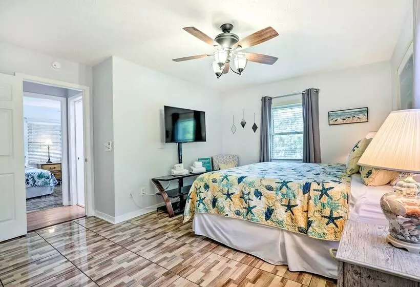 St Augustine Island Home W/ Patio, Walk To Beach!