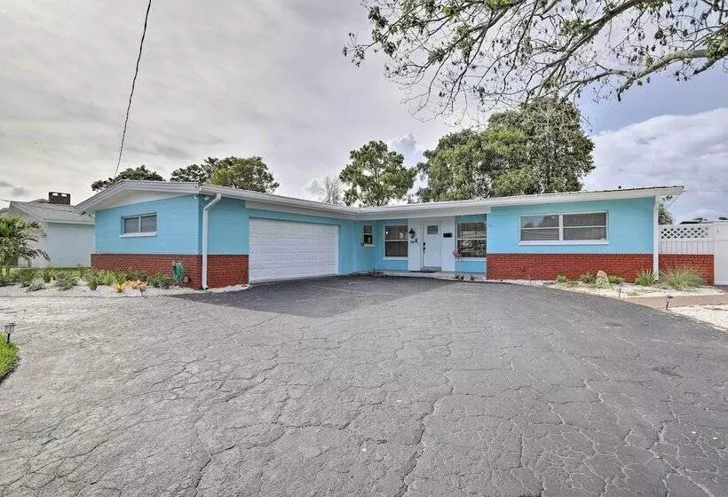 St Pete Retreat W/ Spacious Patio & Pond View