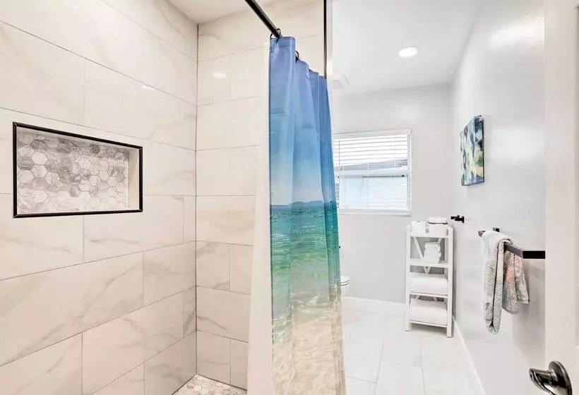 St Pete Retreat W/ Spacious Patio & Pond View