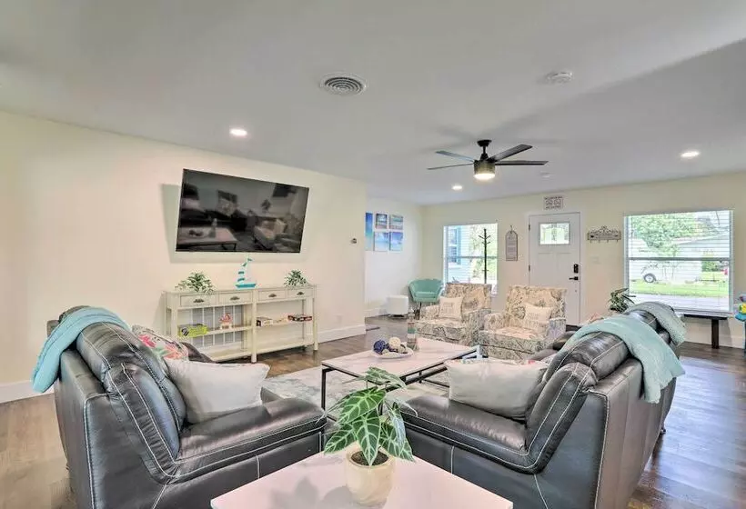 St Pete Retreat W/ Spacious Patio & Pond View