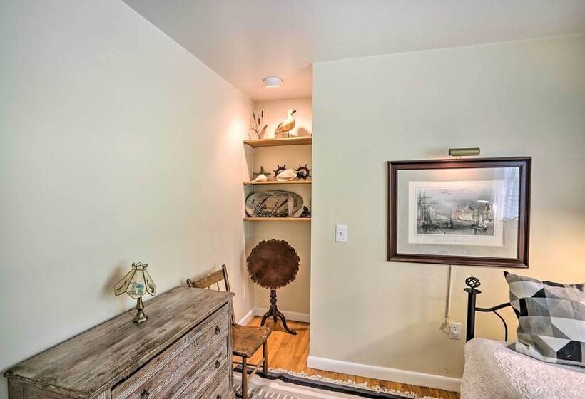 Stockbridge Home: Walk To Town Beach!