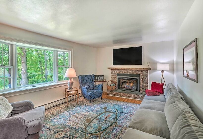 Stockbridge Home: Walk To Town Beach!