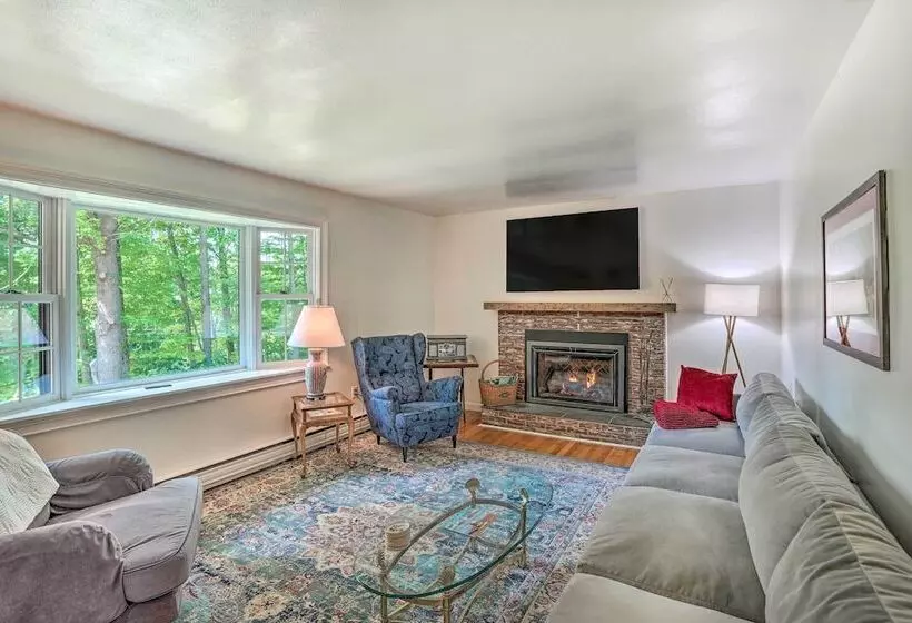 Stockbridge Home: Walk To Town Beach!