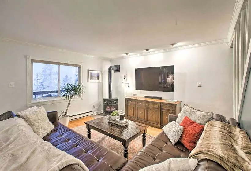 Stunning Evergreen Chalet W/ Private Hot Tub!