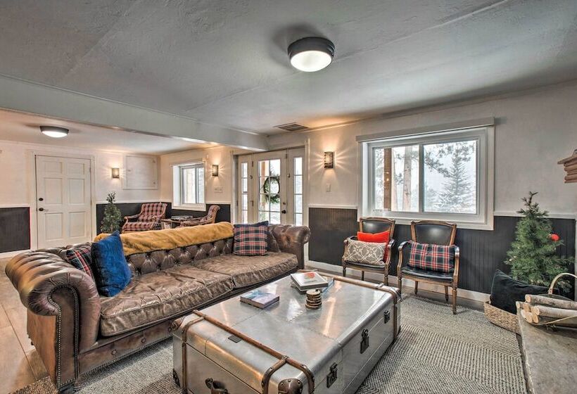 Stunning Evergreen Chalet W/ Private Hot Tub!