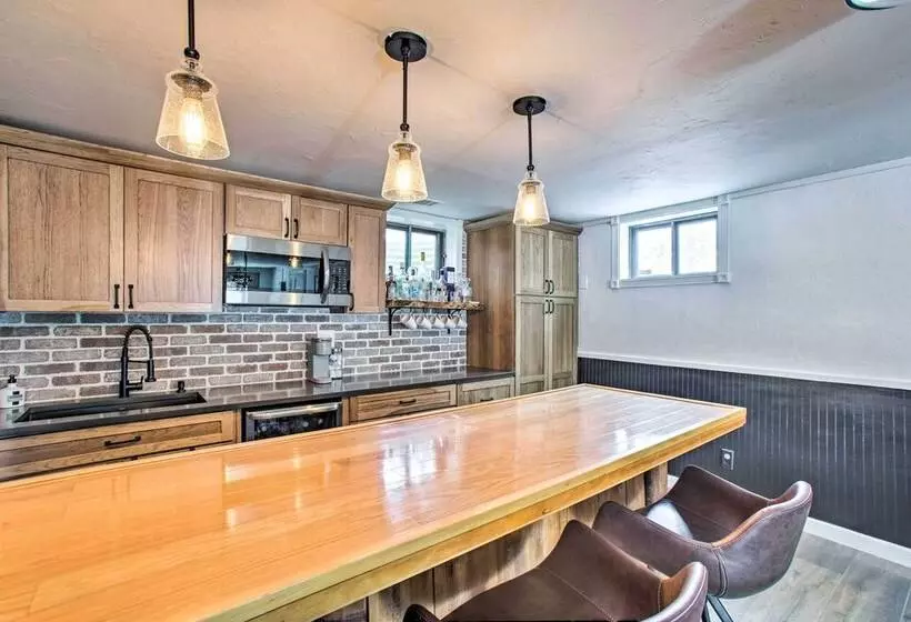 Stunning Evergreen Chalet W/ Private Hot Tub!