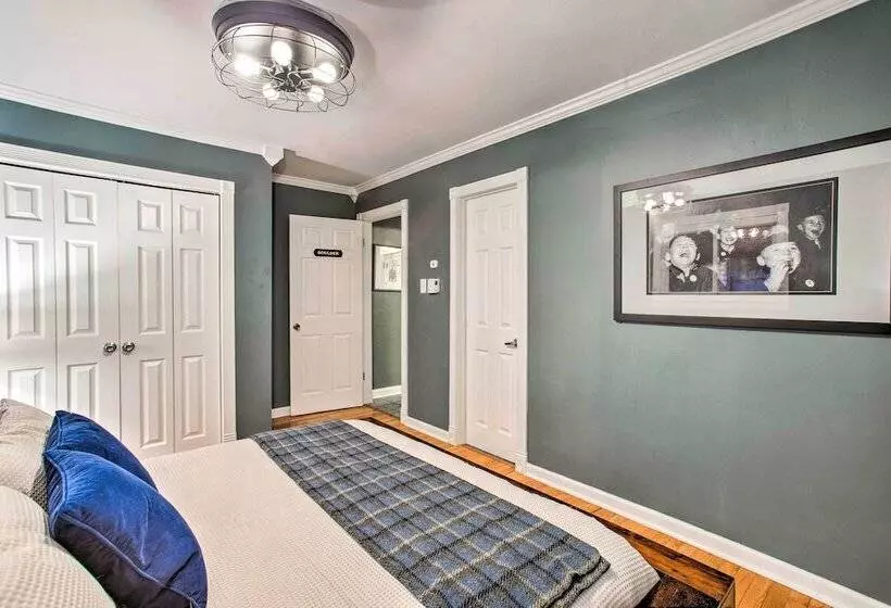 Stunning Evergreen Chalet W/ Private Hot Tub!