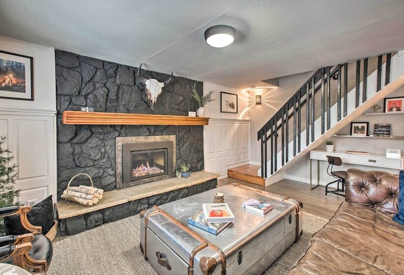 Stunning Evergreen Chalet W/ Private Hot Tub!