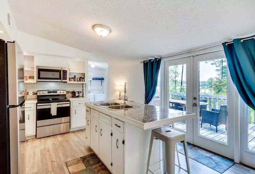 Stunning Pensacola Home, 8 Mi To Downtown!