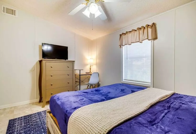 Stunning Pensacola Home, 8 Mi To Downtown!