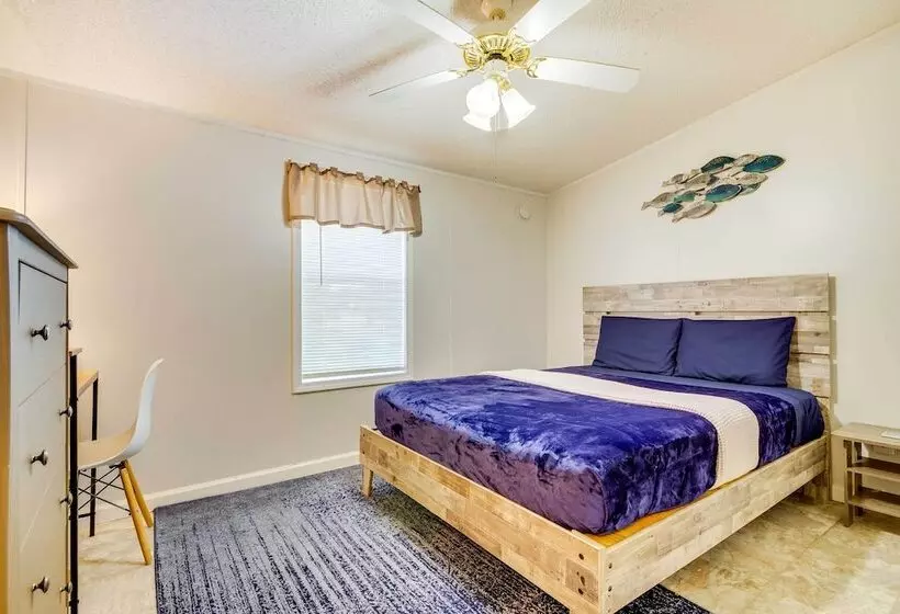 Stunning Pensacola Home, 8 Mi To Downtown!