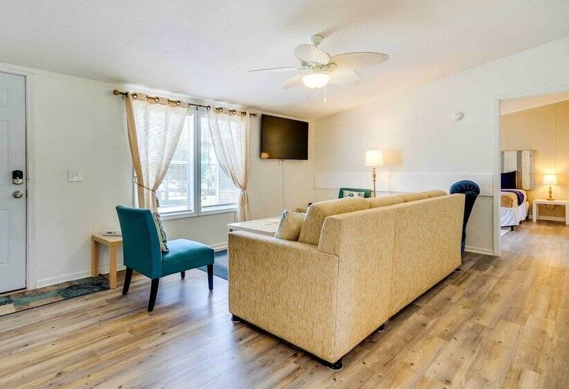 Stunning Pensacola Home, 8 Mi To Downtown!