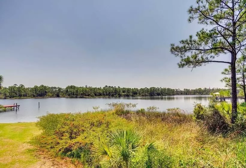 Stunning Pensacola Home, 8 Mi To Downtown!