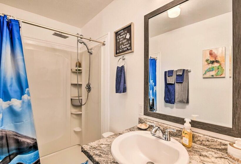 Surfside Escape W/ Deck ~ 1 Block To Beach!