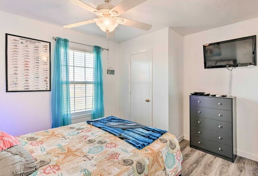 Surfside Escape W/ Deck ~ 1 Block To Beach!