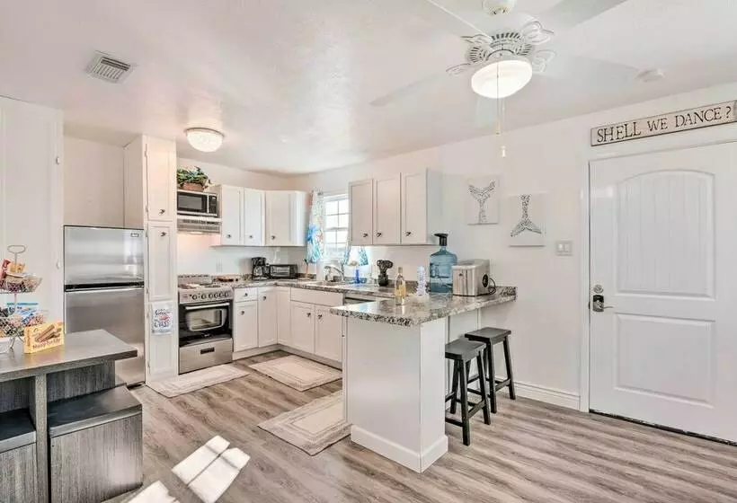 Surfside Escape W/ Deck ~ 1 Block To Beach!