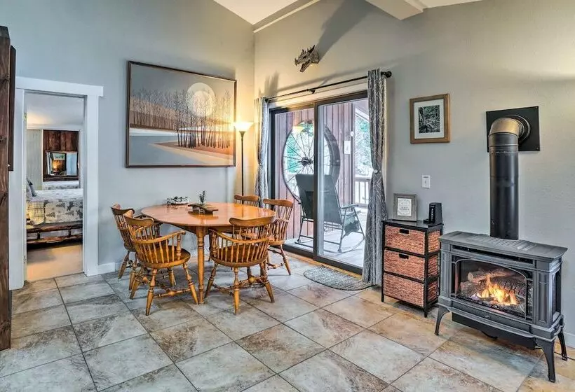 Cabin On Clear Creek: A Hobbits Retreat!