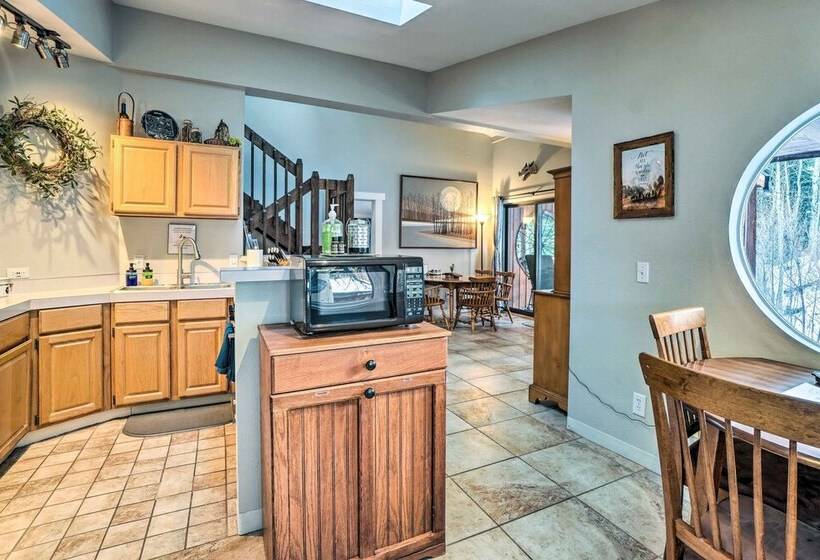 Cabin On Clear Creek: A Hobbits Retreat!