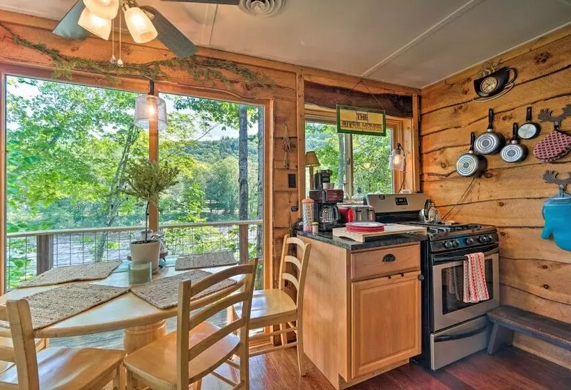 Adirondack Mountains Cottage Near Gore Mountain!