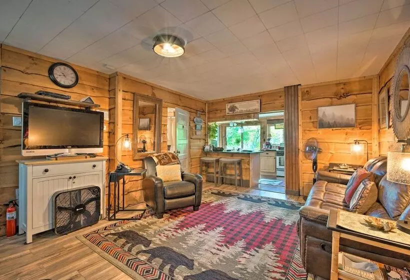 Adirondack Mountains Cottage Near Gore Mountain!