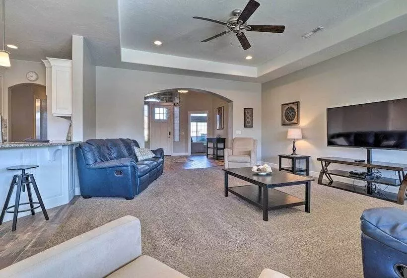 Adventure Bound Home W/ Pickleball, Hot Tub & More