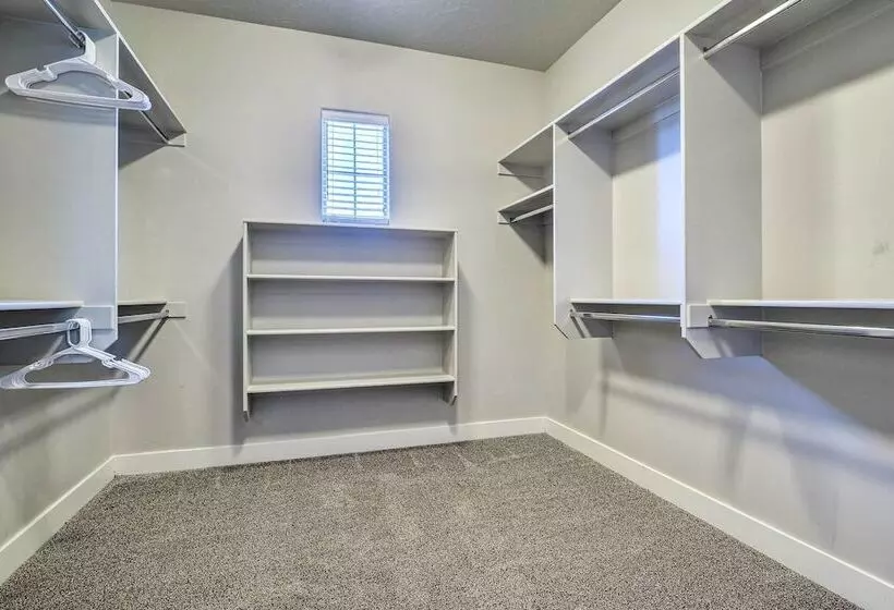 Adventure Bound Home W/ Pickleball, Hot Tub & More