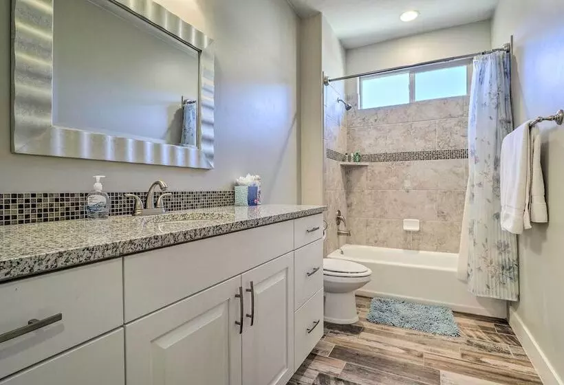 Adventure Bound Home W/ Pickleball, Hot Tub & More