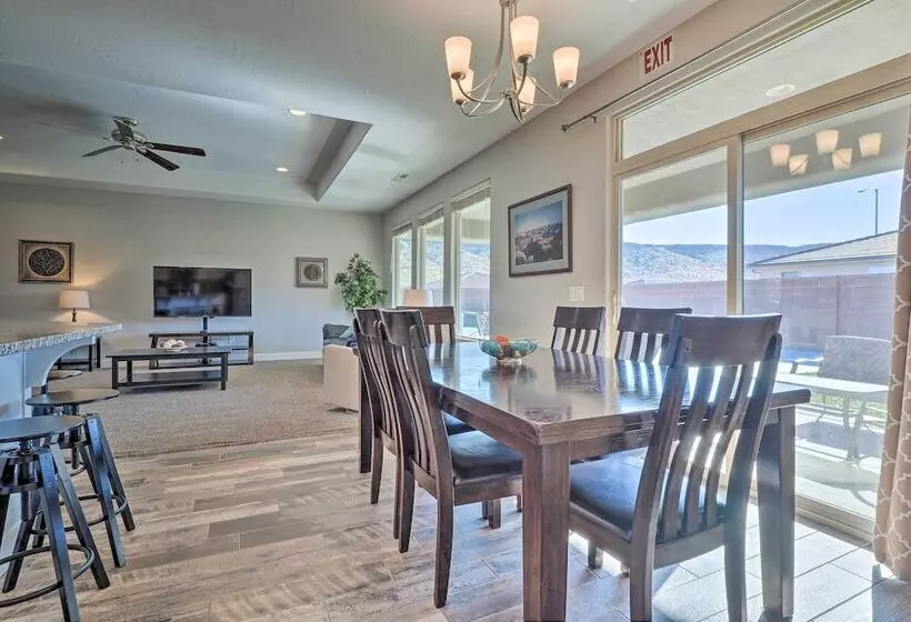 Adventure Bound Home W/ Pickleball, Hot Tub & More