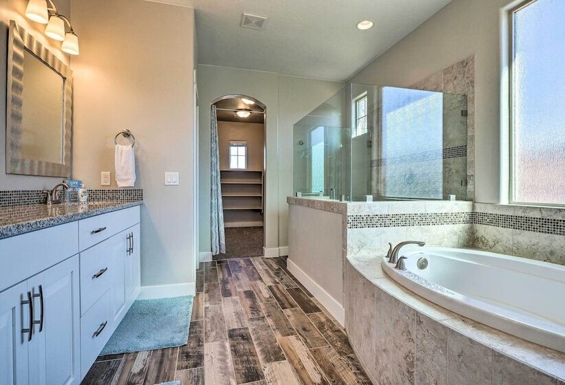 Adventure Bound Home W/ Pickleball, Hot Tub & More