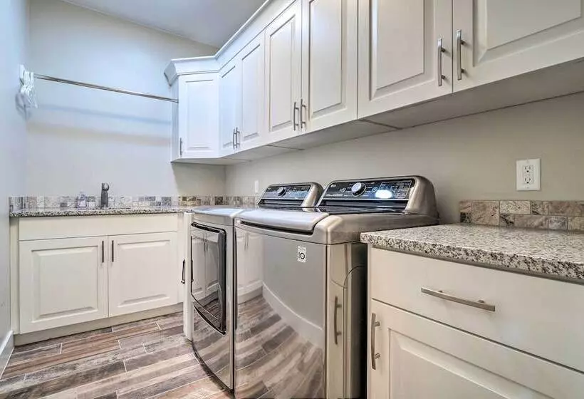 Adventure Bound Home W/ Pickleball, Hot Tub & More