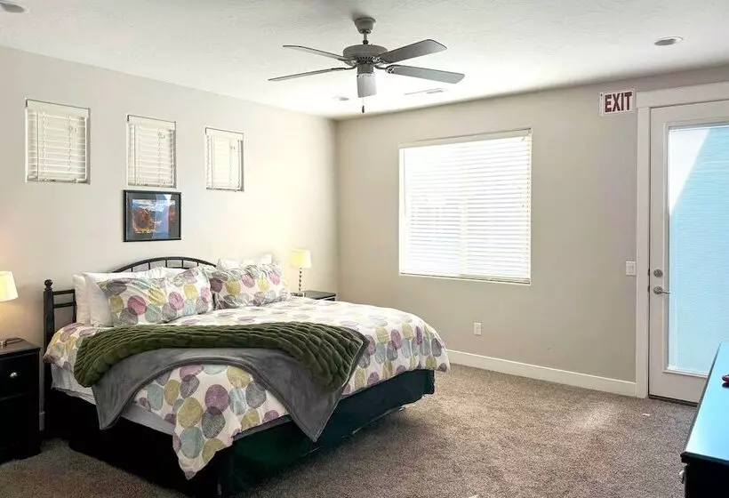 Adventure Bound Home W/ Pickleball, Hot Tub & More