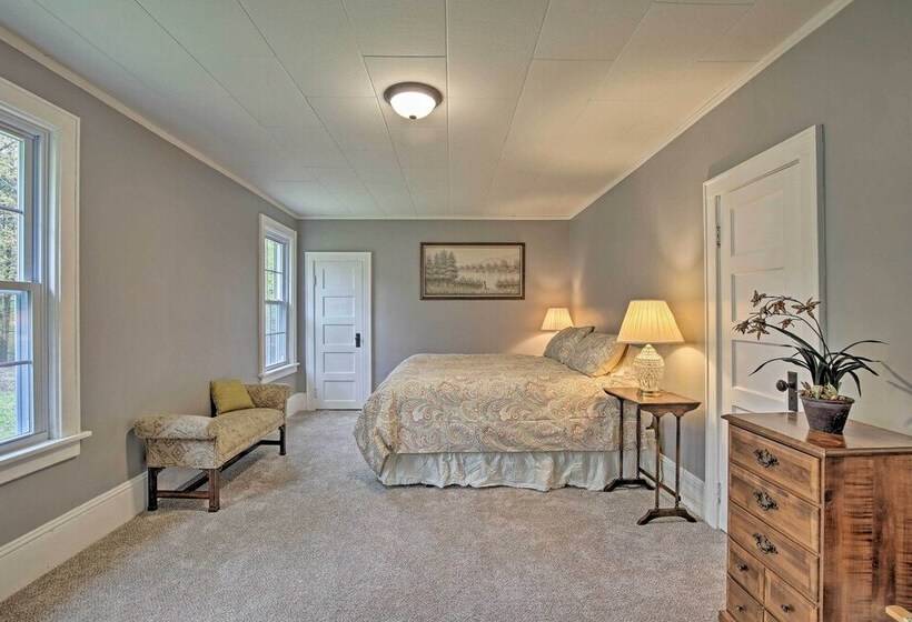 Beautiful Lenox Home, 3 Mi To Shakespeare & Co!