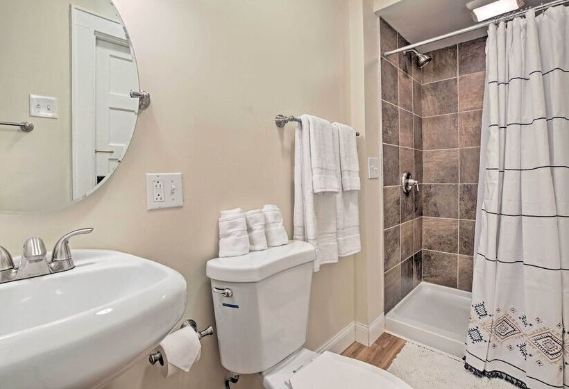 Beautiful Lenox Home, 3 Mi To Shakespeare & Co!