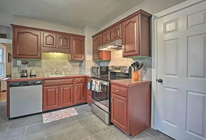 Beautiful Lenox Home, 3 Mi To Shakespeare & Co!