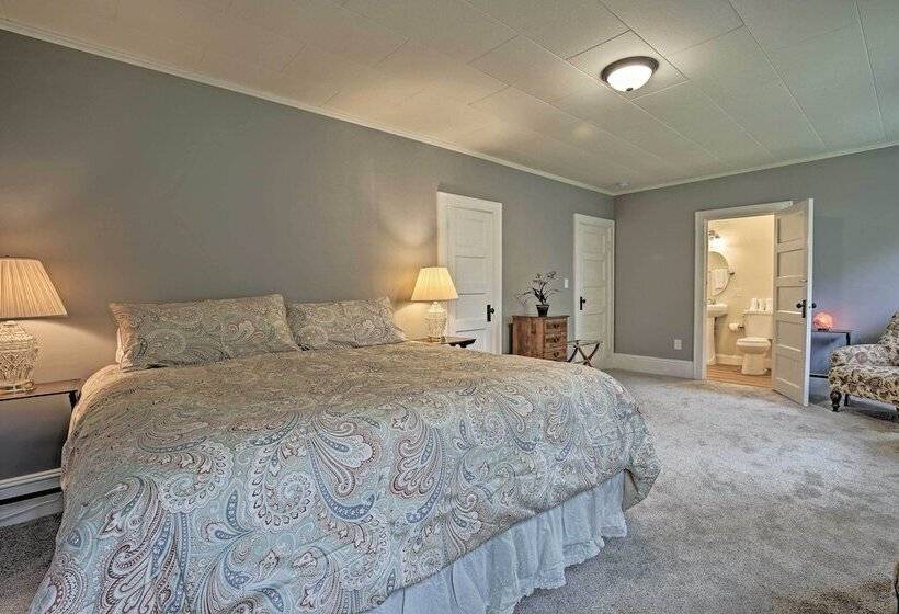 Beautiful Lenox Home, 3 Mi To Shakespeare & Co!