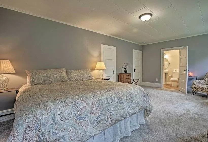 Beautiful Lenox Home, 3 Mi To Shakespeare & Co!