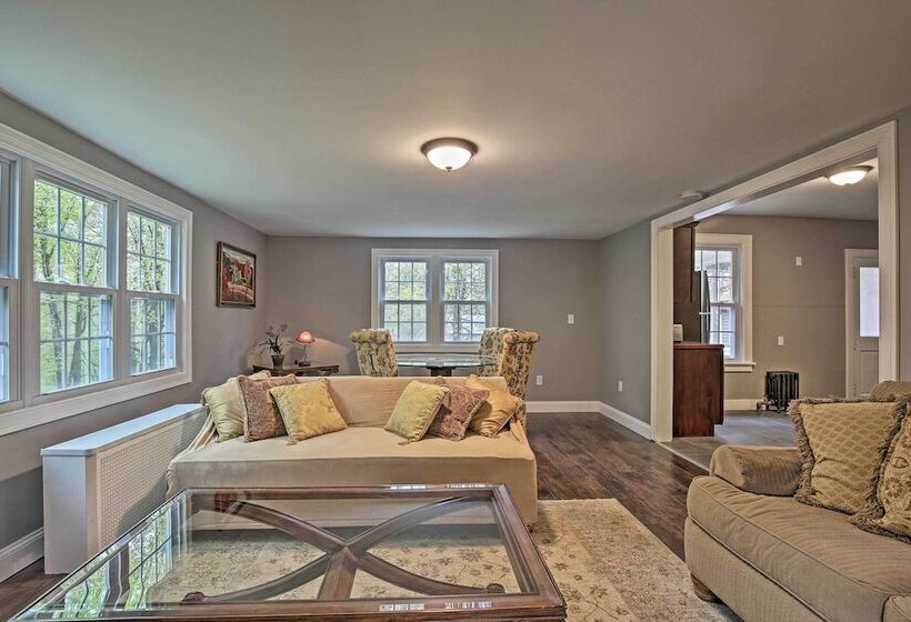 Beautiful Lenox Home, 3 Mi To Shakespeare & Co!