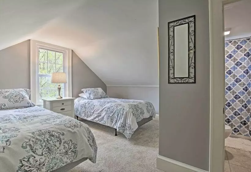 Beautiful Lenox Home, 3 Mi To Shakespeare & Co!