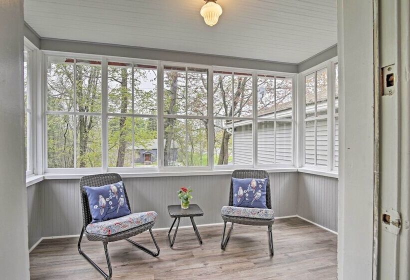 Beautiful Lenox Home, 3 Mi To Shakespeare & Co!