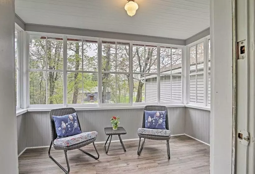 Beautiful Lenox Home, 3 Mi To Shakespeare & Co!