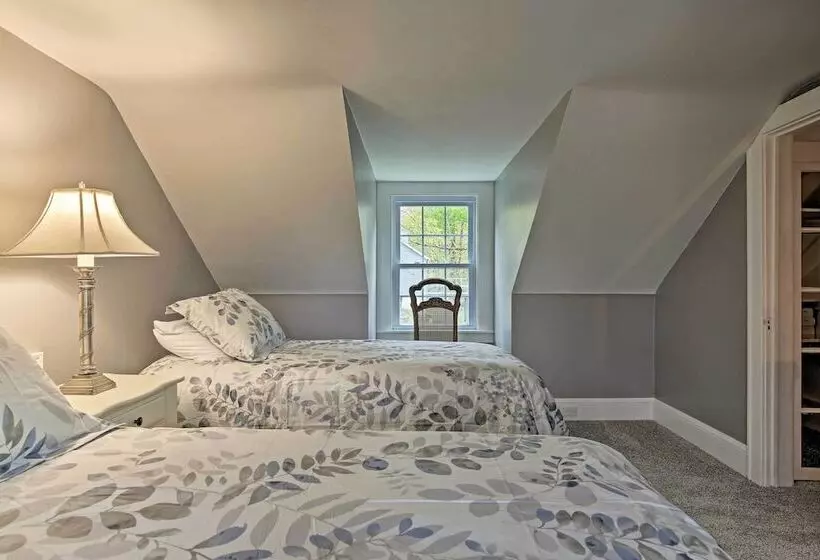 Beautiful Lenox Home, 3 Mi To Shakespeare & Co!