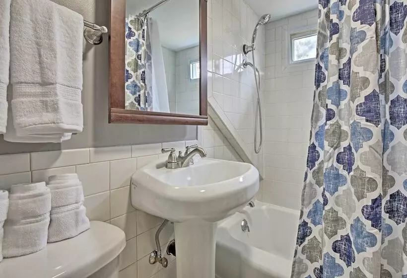 Beautiful Lenox Home, 3 Mi To Shakespeare & Co!